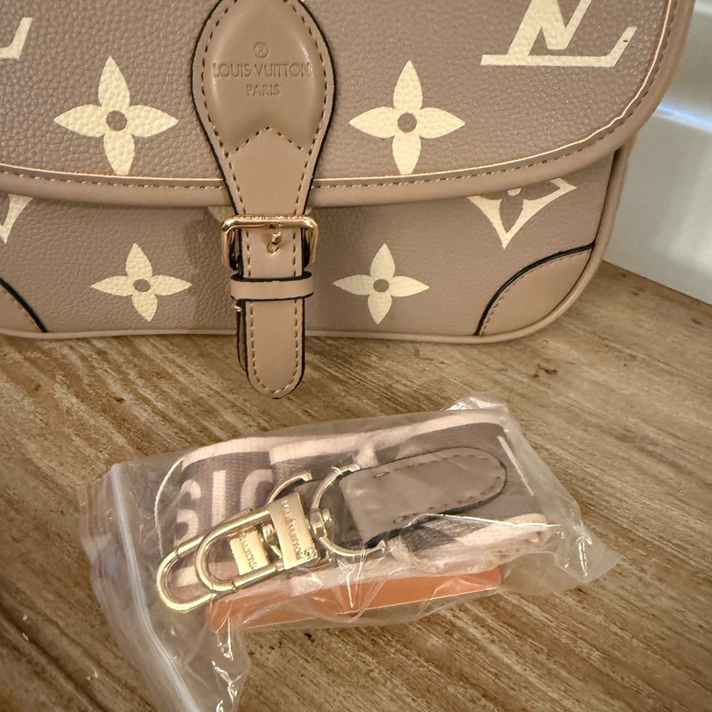 Purse - Picture 3 of 3